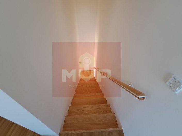 Image No.12-3 Bed House for sale