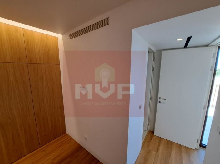 Image No.18-3 Bed House for sale