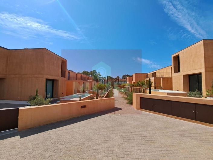 Image No.26-3 Bed House for sale