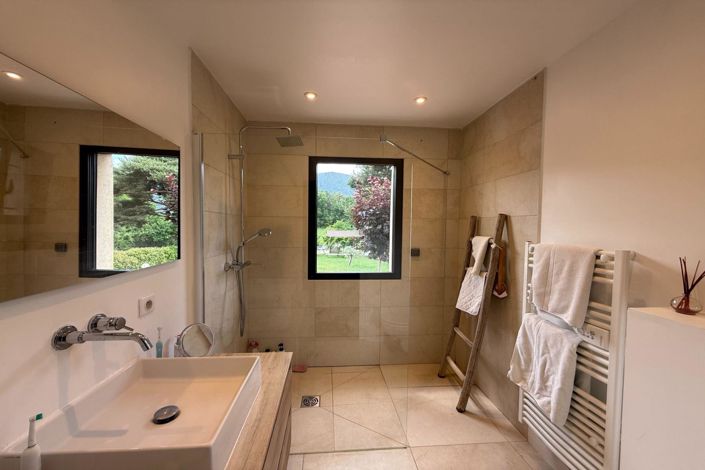 Image No.8-3 Bed House for sale