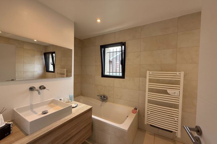 Image No.9-3 Bed House for sale