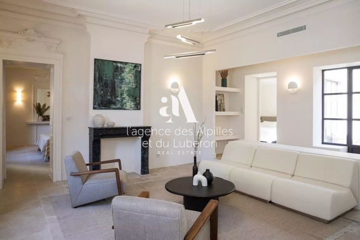 Image No.8-5 Bed House for sale