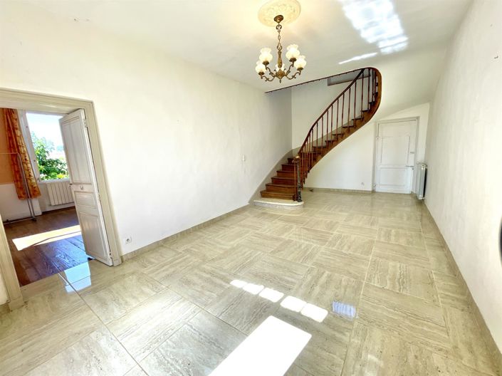 Image No.2-4 Bed House for sale