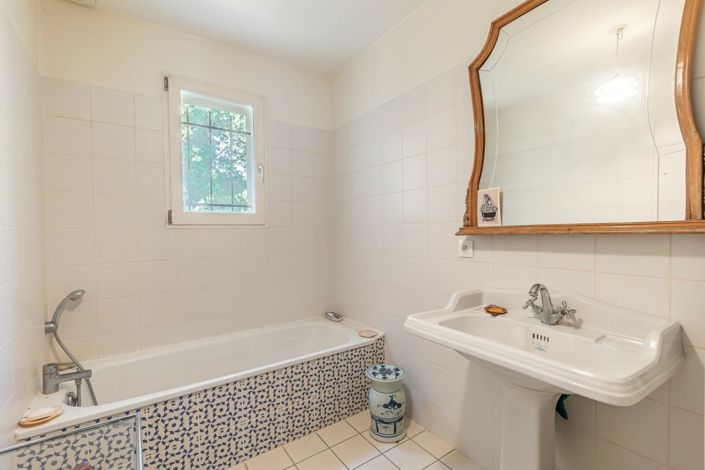 Image No.10-4 Bed House for sale