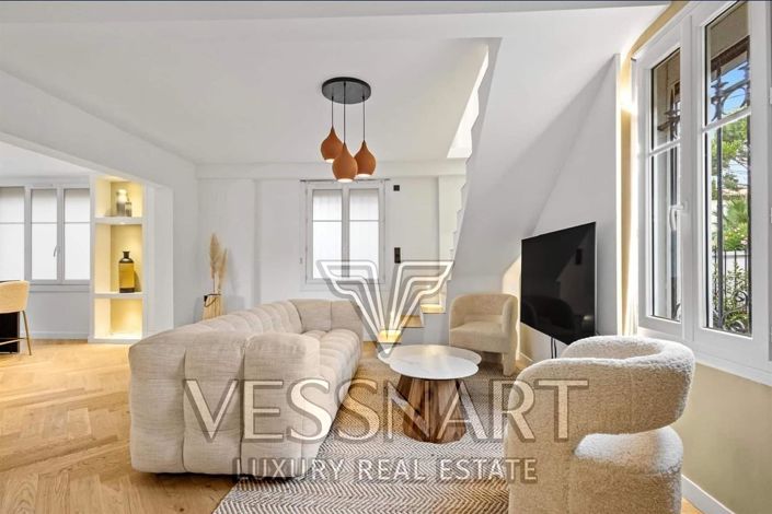 Image No.1-4 Bed House for sale
