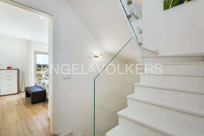 Image No.11-3 Bed House for sale