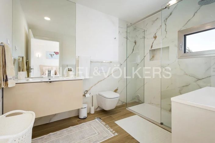 Image No.15-3 Bed House for sale