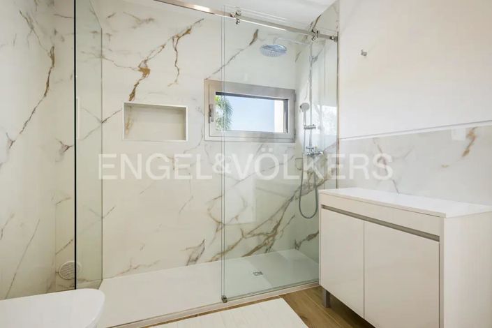 Image No.16-3 Bed House for sale