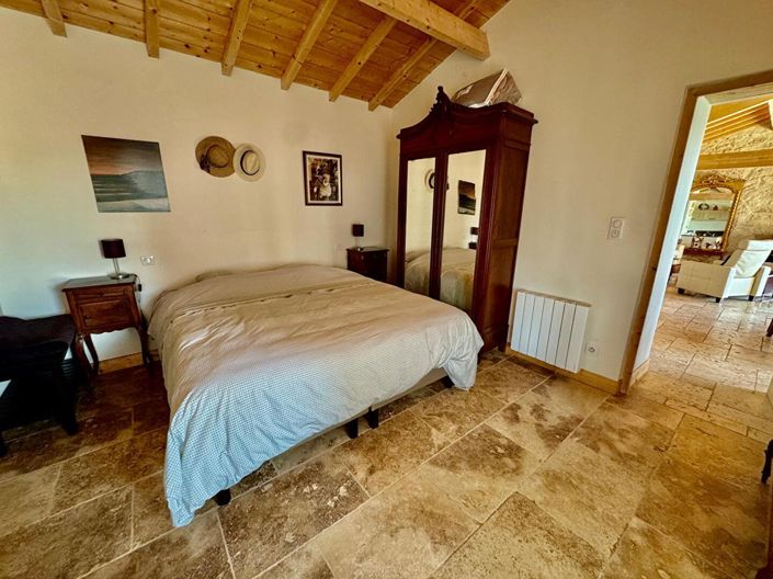 Image No.16-6 Bed House for sale