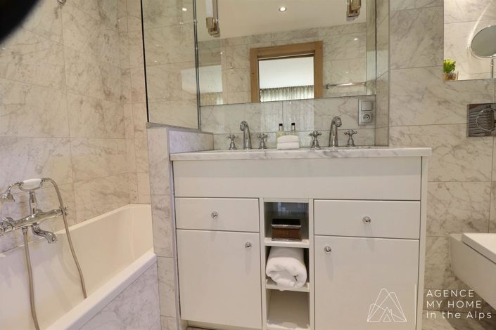 Image No.11-6 Bed Property for sale