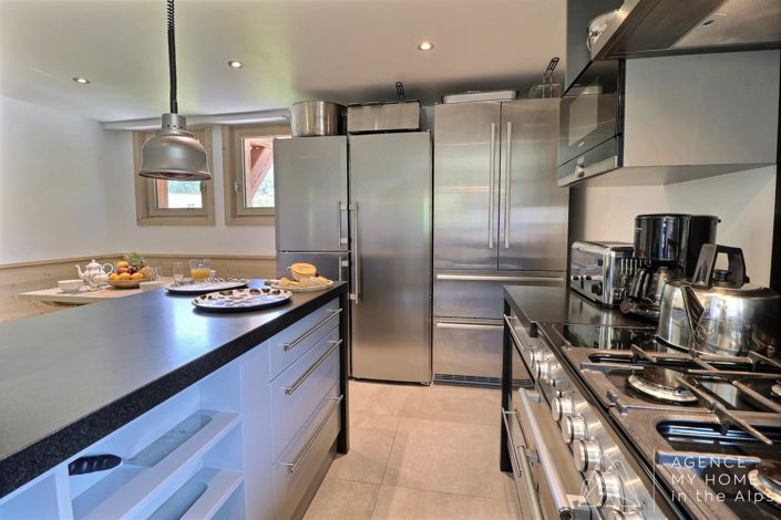 Image No.9-6 Bed Property for sale