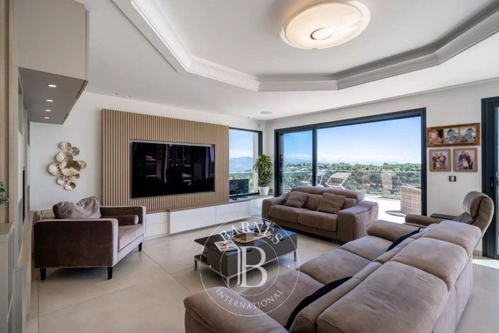 Image No.6-4 Bed House for sale