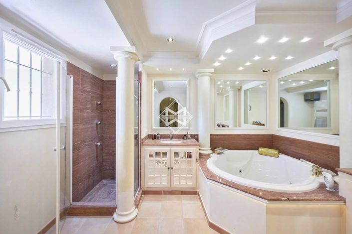 Image No.10-5 Bed House for sale