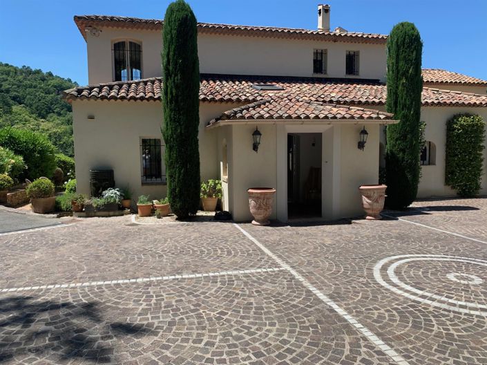 Image No.1-5 Bed House for sale