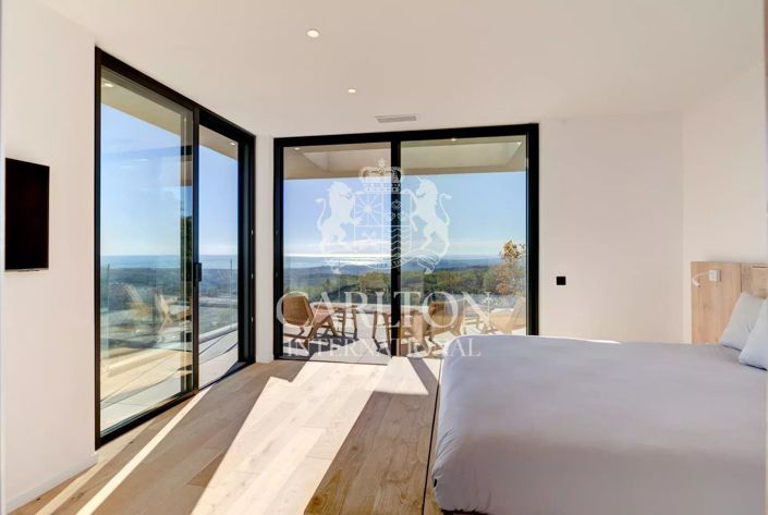 Image No.24-5 Bed House for sale