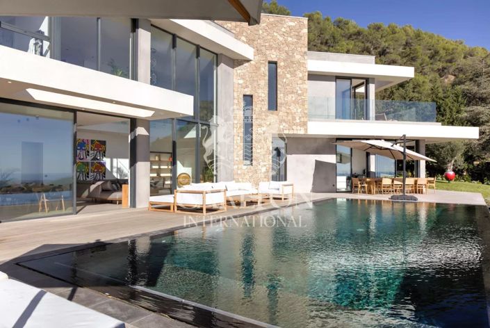 Image No.28-5 Bed House for sale