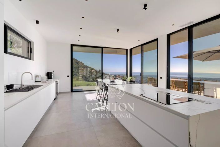 Image No.7-5 Bed House for sale