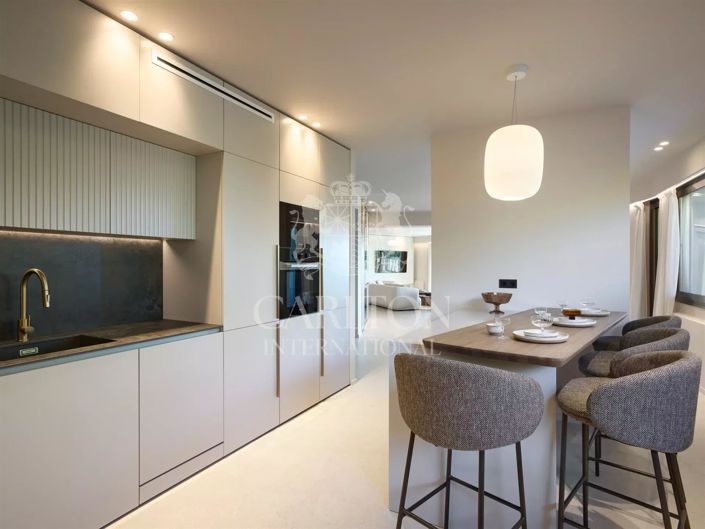 Image No.5-5 Bed Property for sale