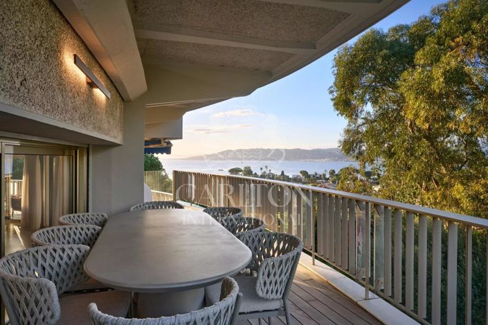 Image No.9-5 Bed Property for sale