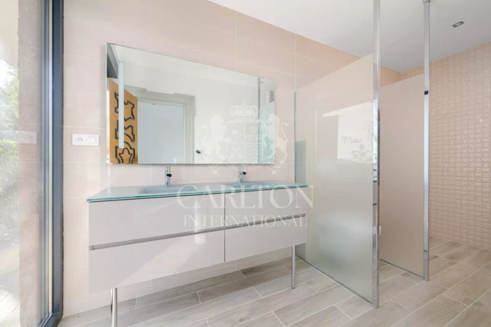 Image No.15-5 Bed House for sale