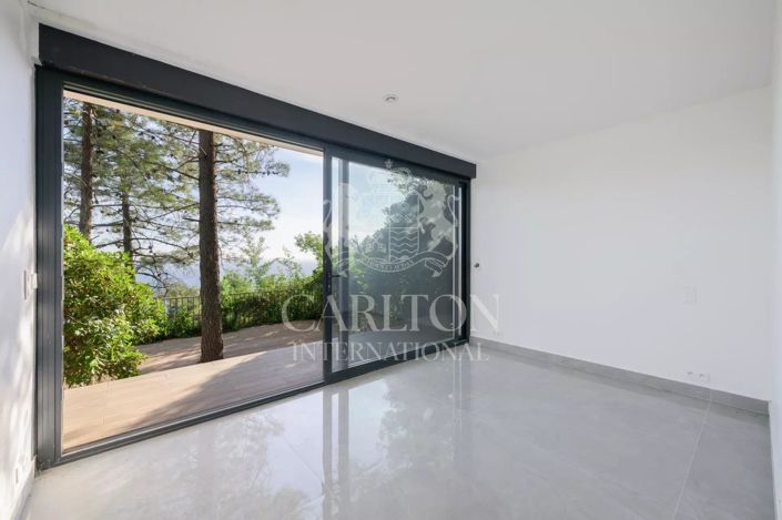 Image No.18-5 Bed House for sale