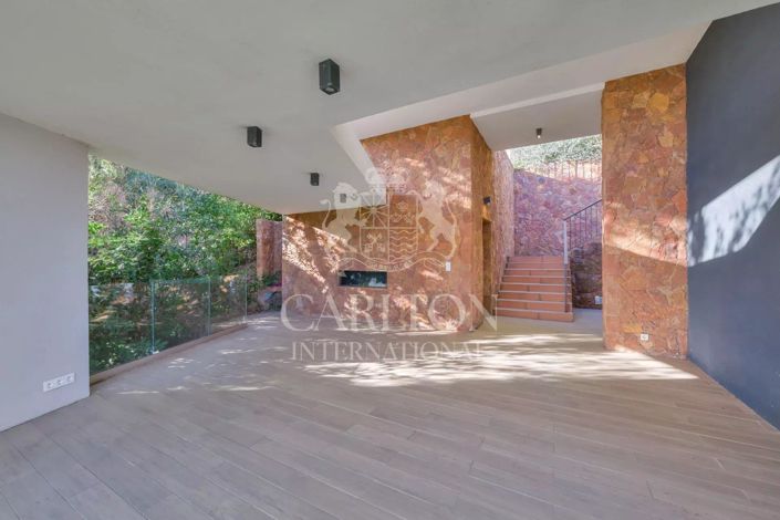 Image No.19-5 Bed House for sale