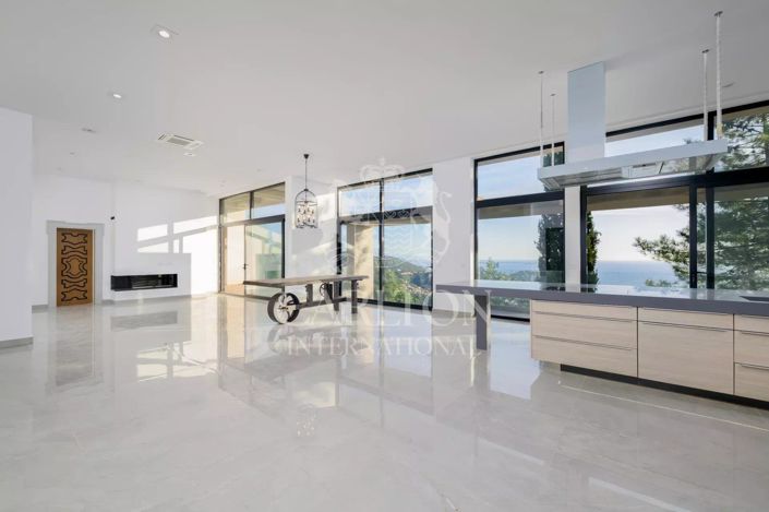 Image No.24-5 Bed House for sale