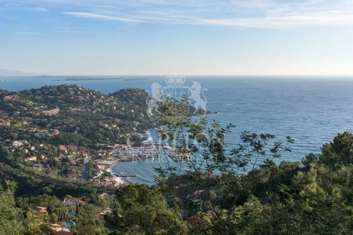 Image No.26-5 Bed House for sale