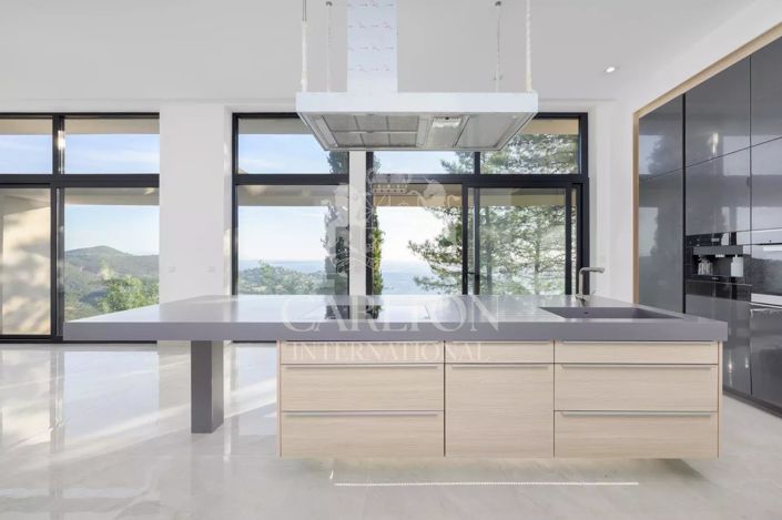 Image No.4-5 Bed House for sale