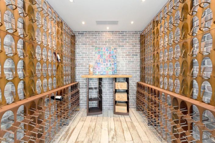 Image No.9-5 Bed House for sale