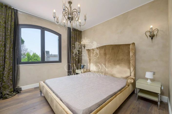 Image No.17-4 Bed House for sale