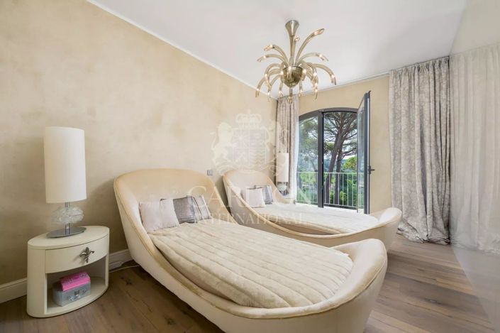 Image No.18-4 Bed House for sale