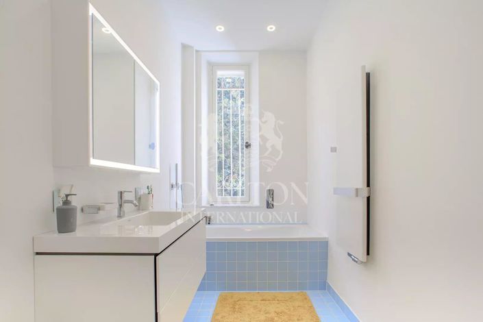 Image No.8-4 Bed House for sale