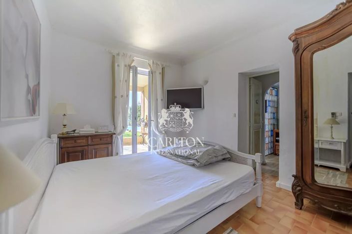 Image No.8-4 Bed House for sale