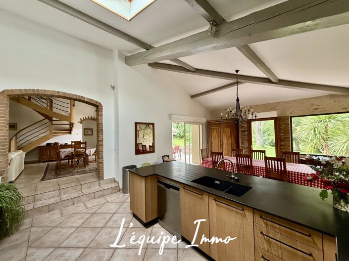 Image No.5-5 Bed House for sale