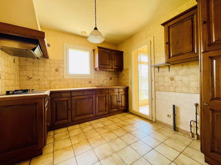 Image No.8-2 Bed House for sale