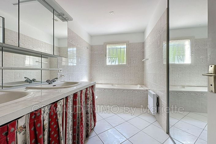 Image No.18-4 Bed House for sale