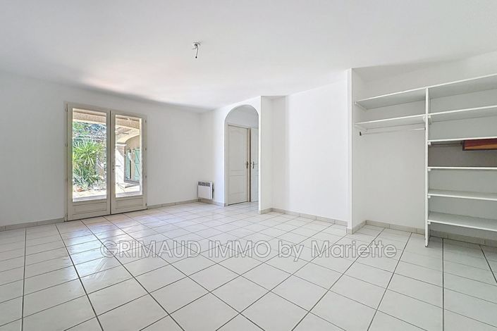 Image No.19-4 Bed House for sale