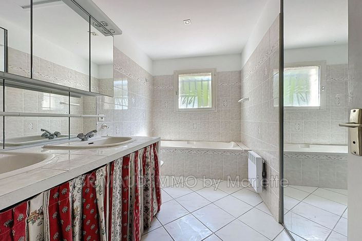 Image No.20-4 Bed House for sale