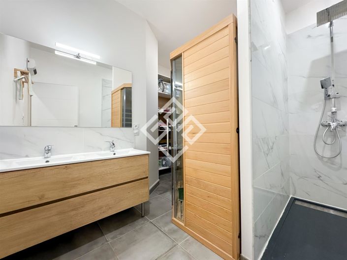 Image No.12-4 Bed House for sale