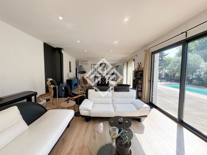 Image No.2-4 Bed House for sale