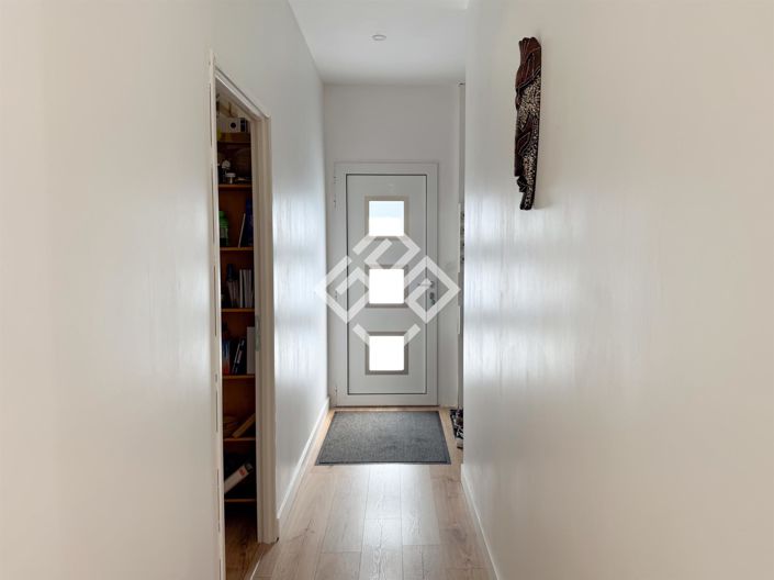 Image No.24-4 Bed House for sale