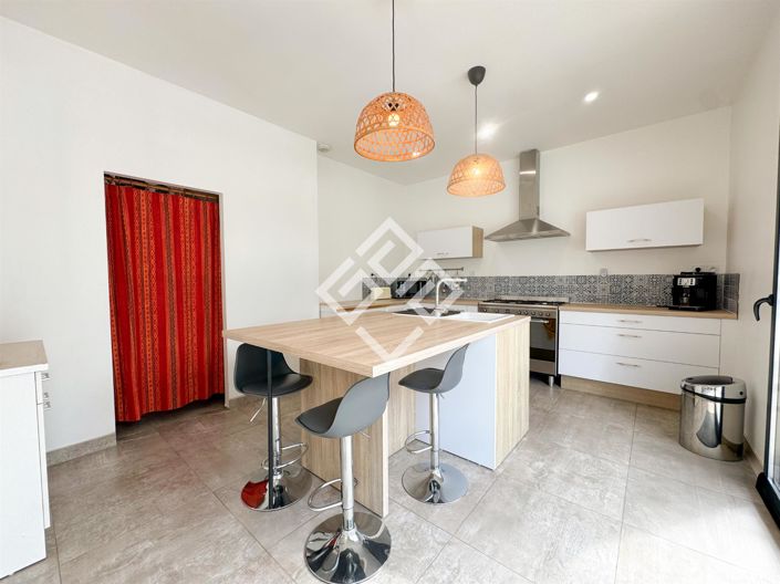 Image No.6-4 Bed House for sale