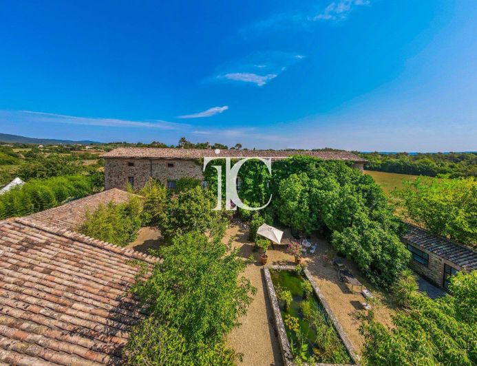 Image No.18-6 Bed House for sale