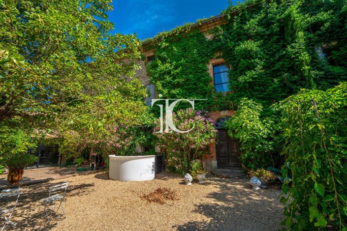 Image No.30-6 Bed House for sale