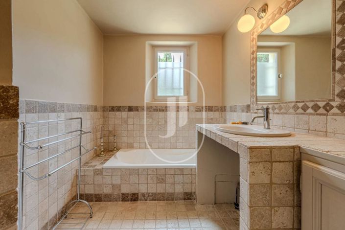 Image No.12-6 Bed House for sale