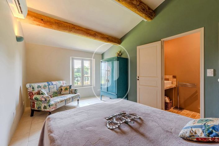 Image No.9-6 Bed House for sale