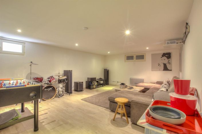 Image No.14-6 Bed Property for sale