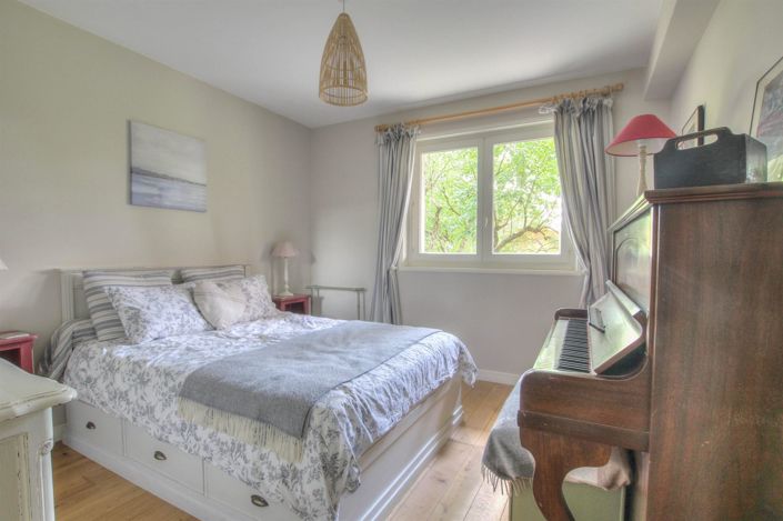 Image No.15-6 Bed Property for sale