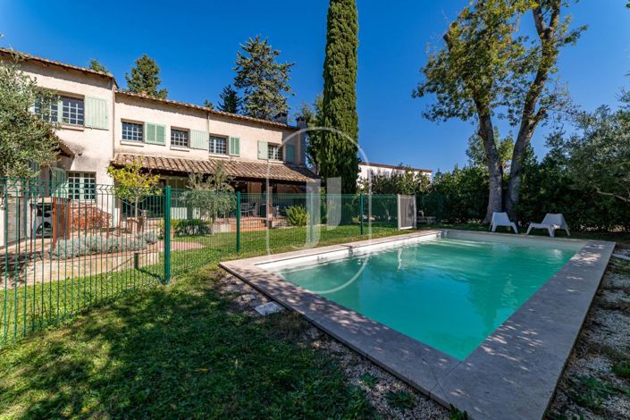 Image No.1-8 Bed House for sale